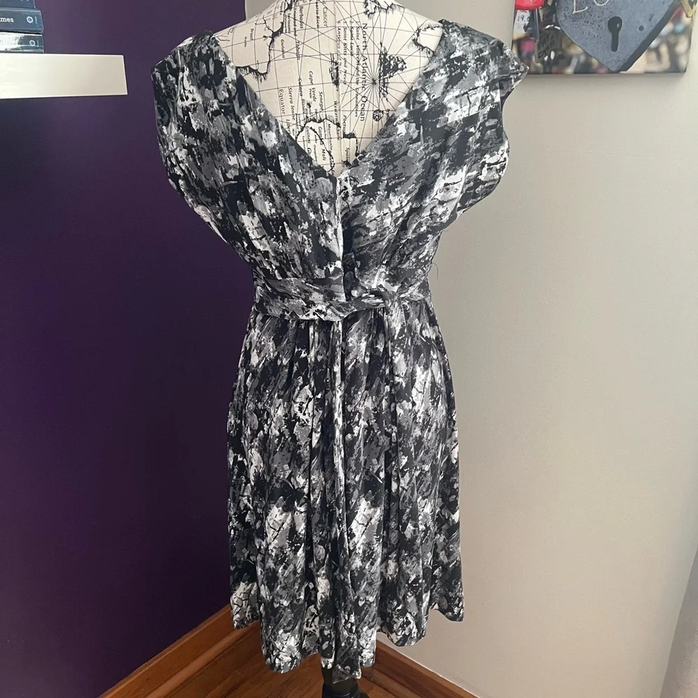 Trulli Black and White Sleeveless Dress